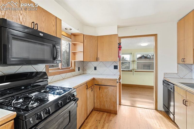 928 Alexander Rd, Colorado Springs, CO 80909