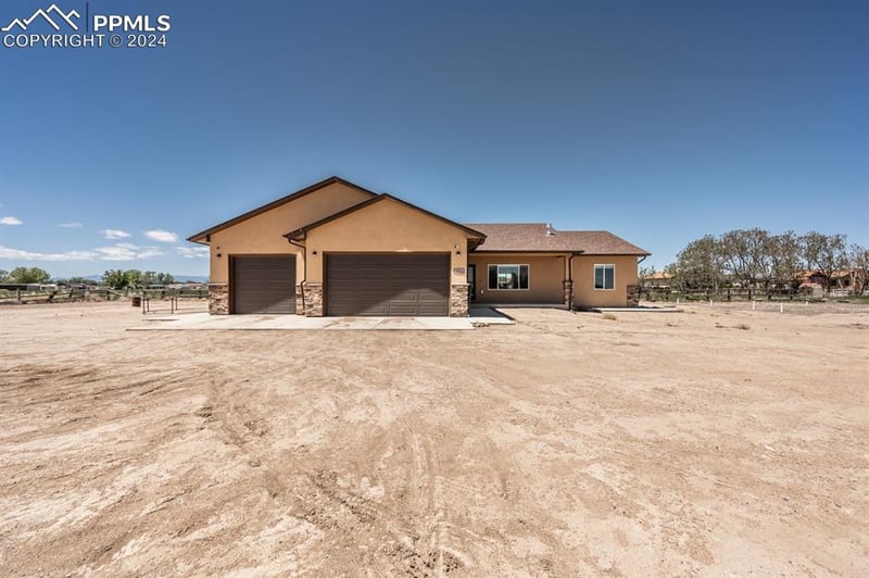 929 27th Ln, Pueblo, CO 81006
