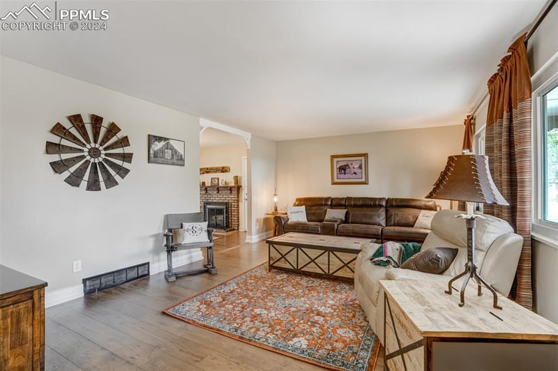 930 Hawk Dr, Colorado Springs, CO 80930