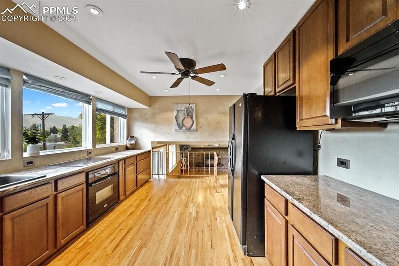 930 Panorama Dr, Colorado Springs, CO 80904