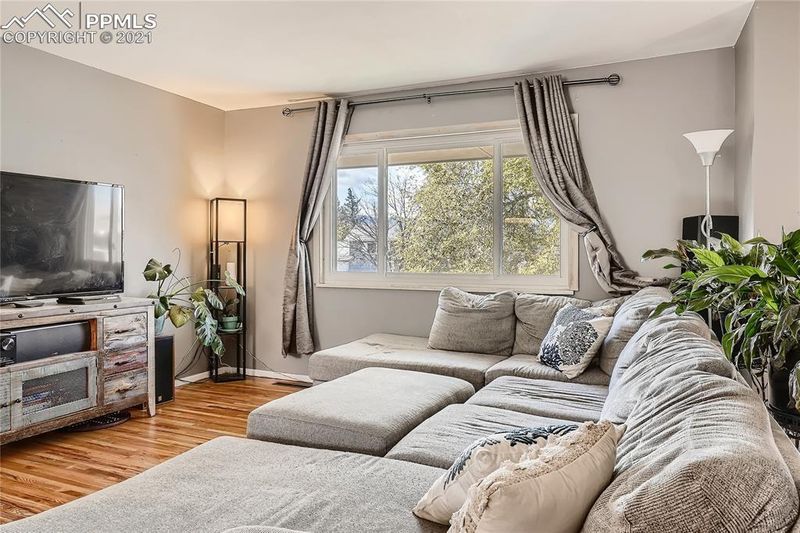 931 Potter Dr, Colorado Springs, CO 80909