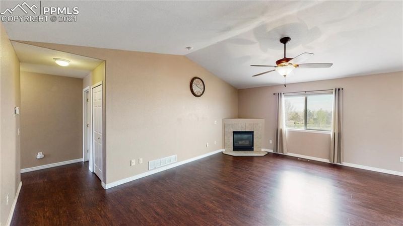 9315 Summer Meadows Dr, Colorado Springs, CO 80925