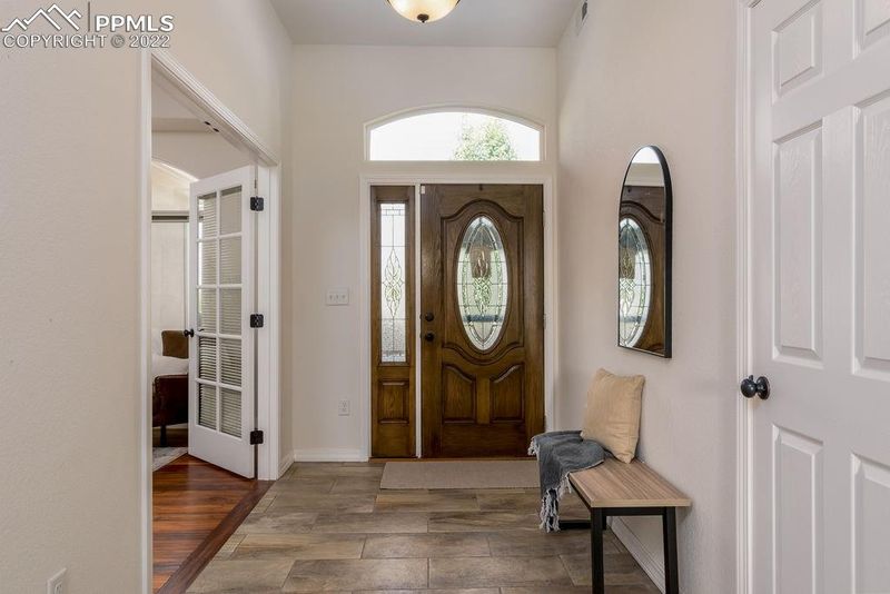 932 Peachcrest Dr, Pueblo, CO 81005
