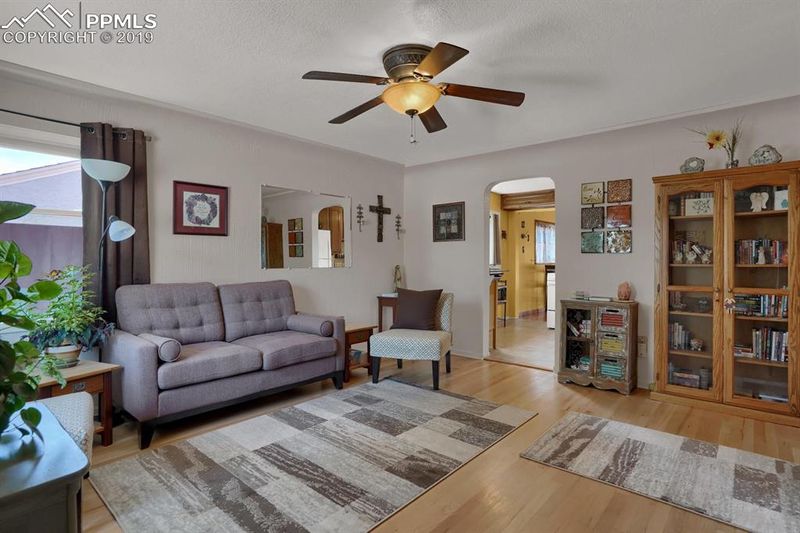 932 Prairie Rd, Colorado Springs, CO 80909