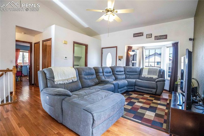 932 Red Brooke Dr, Colorado Springs, CO 80911