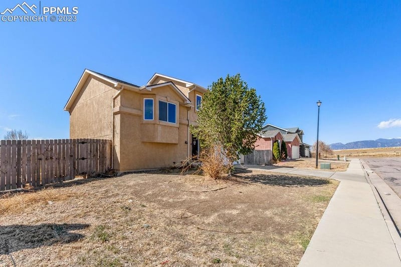 9323 Summer Meadows Dr, Colorado Springs, CO 80925