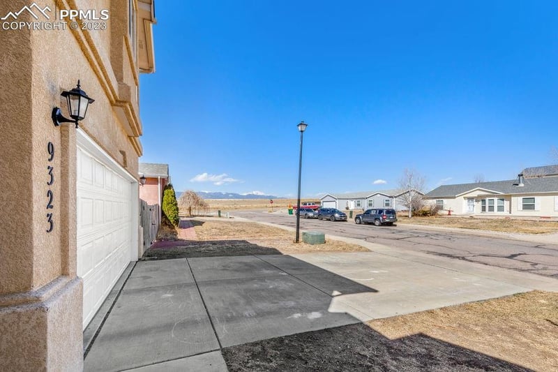 9323 Summer Meadows Dr, Colorado Springs, CO 80925