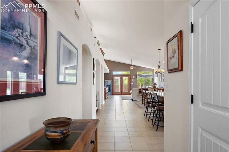 934 Aspencrest Dr, Pueblo, CO 81005