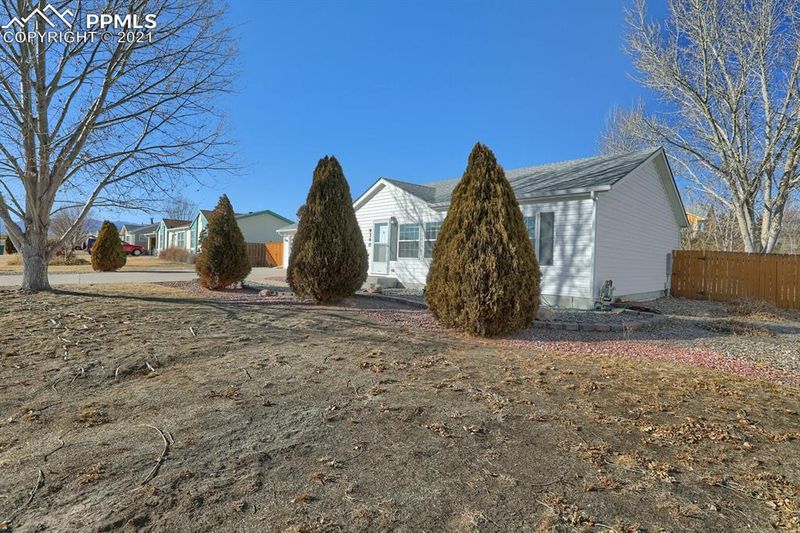 9340 Summer Meadows Dr, Colorado Springs, CO 80925
