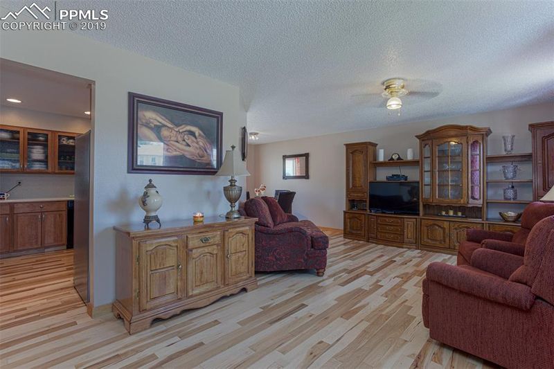 935 Harbourne St, Colorado Springs, CO 80911