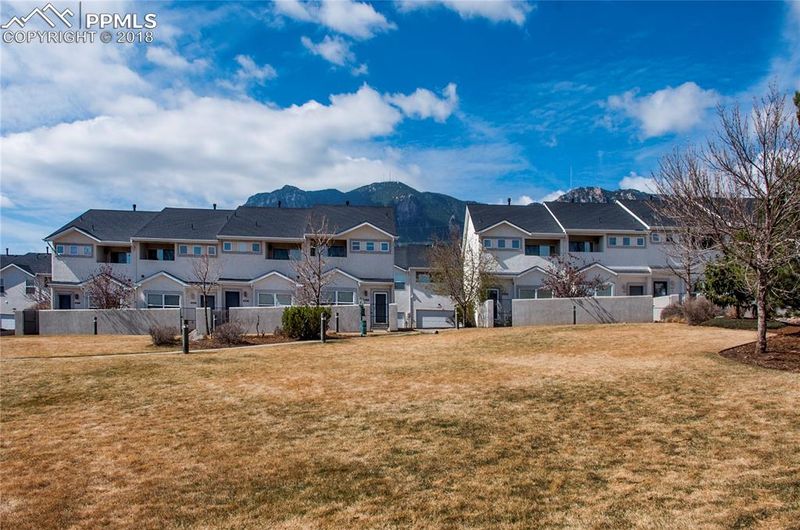 938 Mountain Crest Vw, Colorado Springs, CO 80906