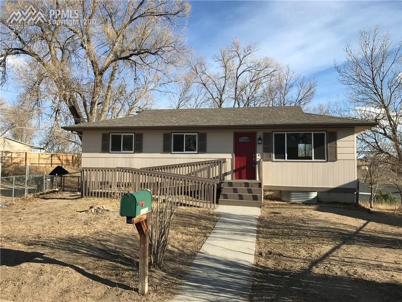 939 Hayden Dr, Colorado Springs, CO 80910