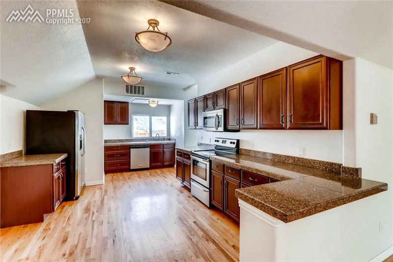 940 E Moreno Ave, Colorado Springs, CO 80903