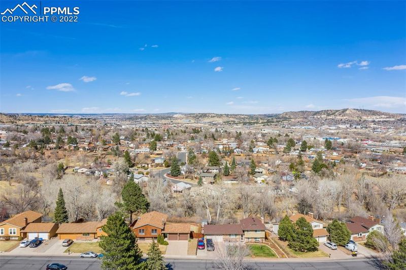 940 Vondelpark Dr, Colorado Springs, CO 80907