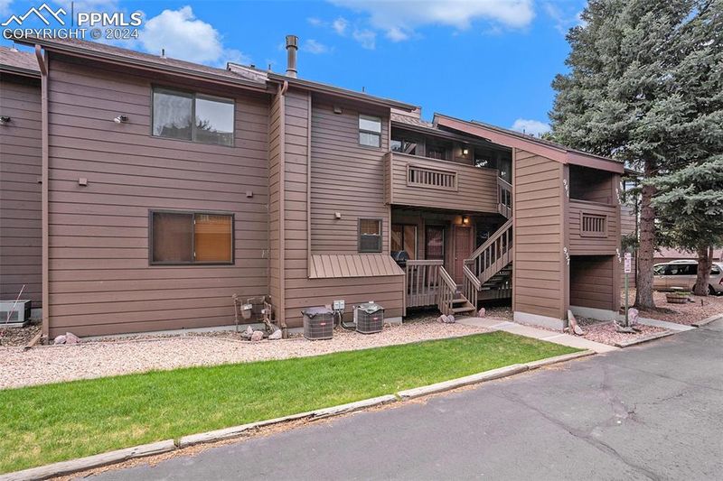 941 Moorings Dr, Colorado Springs, CO 80906