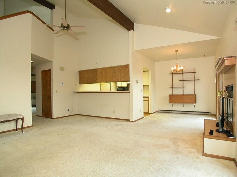 941 Oak Ridge Rd, Manitou Springs, CO 80829
