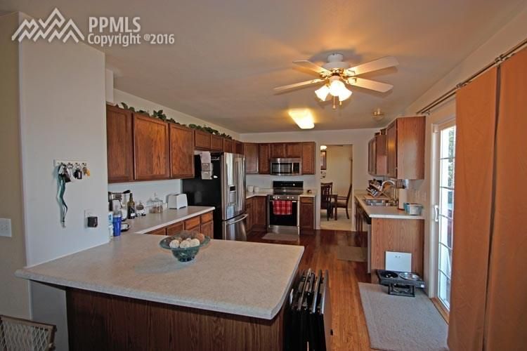 9416 Summit Mesa Dr, Fountain, CO 80817