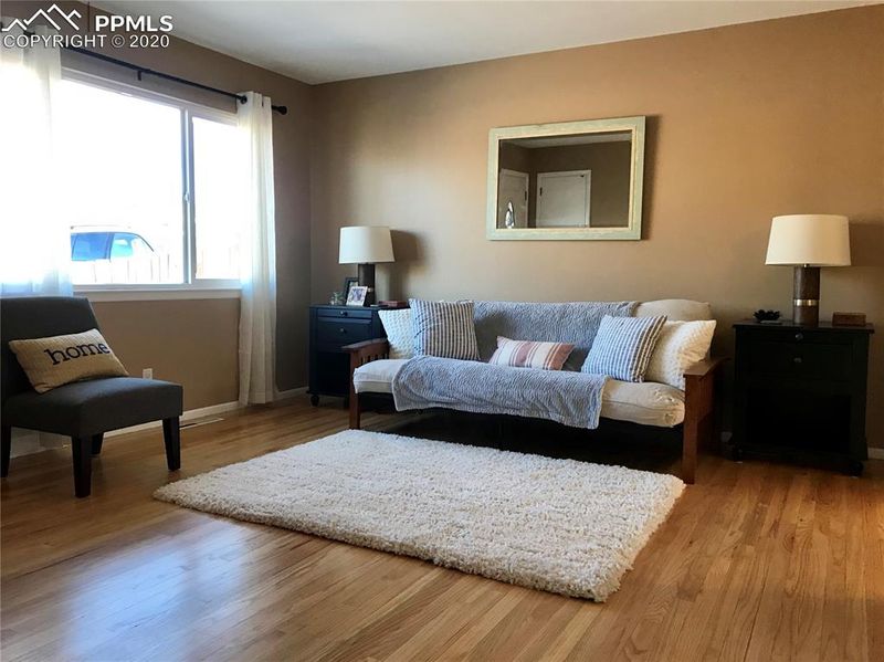 943 E Cimarron St, Colorado Springs, CO 80903