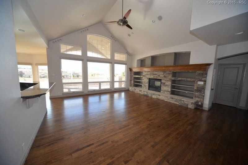 9440 Stoneglen Dr, Colorado Springs, CO 80920