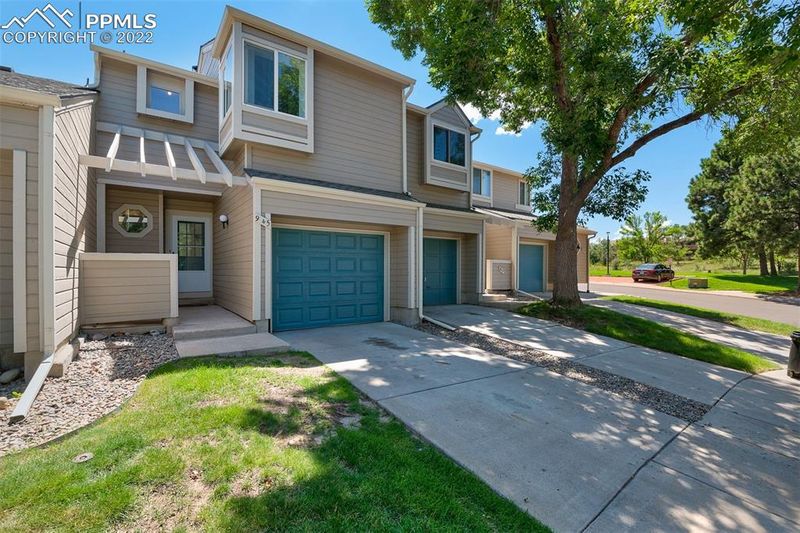 945 Azure Cir, Colorado Springs, CO 80910