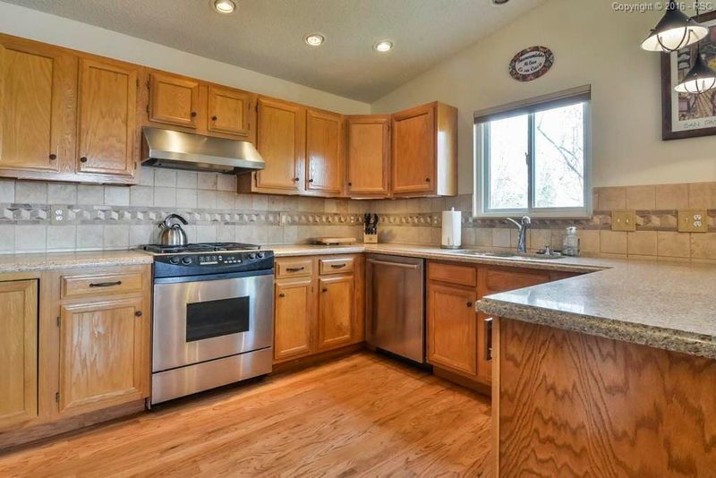 945 Binger Dr, Colorado Springs, CO 80911