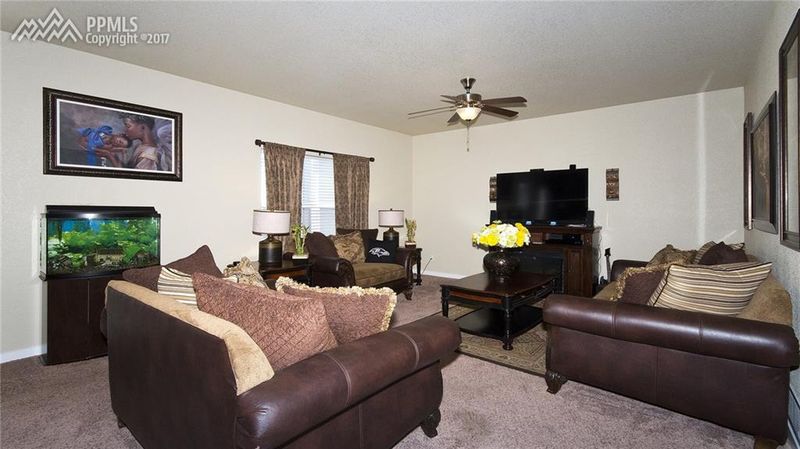 9475 Brisco Ct, Fountain, CO 80817