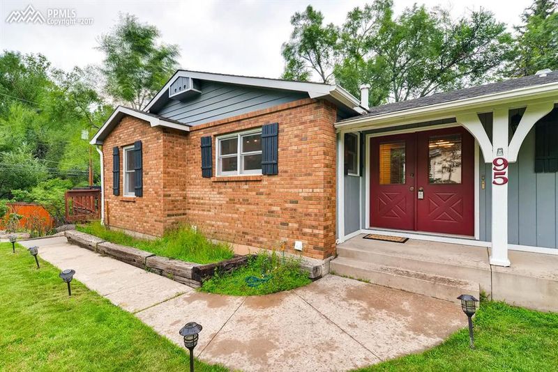 95 Mayhurst Ave, Colorado Springs, CO 80906