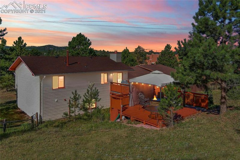 953 Forest Edge Rd, Woodland Park, CO 80863