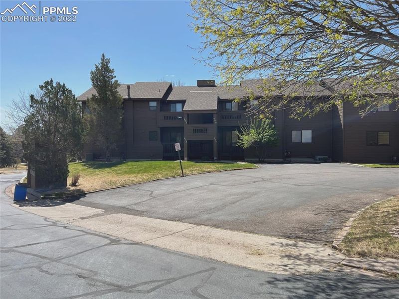 953 Moorings Dr, Colorado Springs, CO 80906