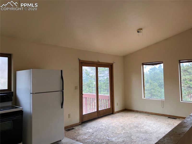 9534 Mountain Rd, Cascade, CO 80809