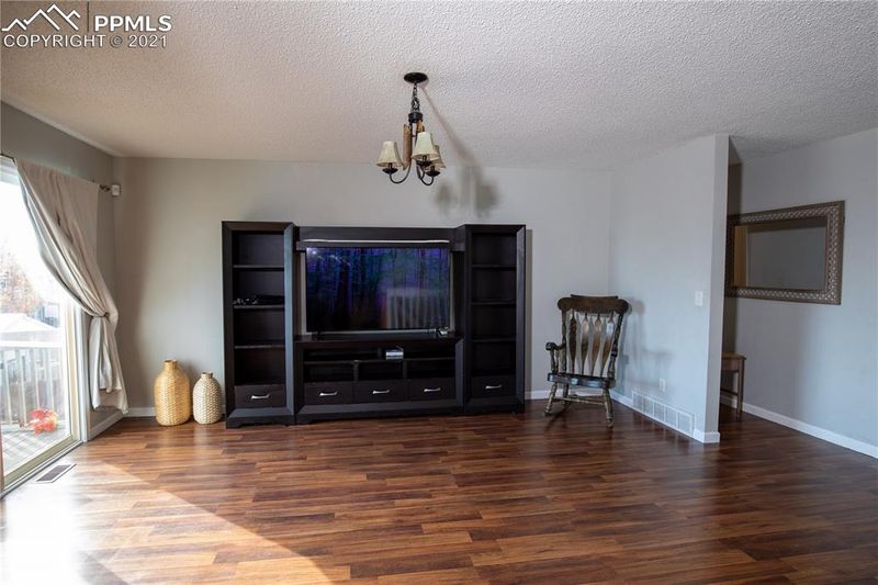 955 Modell Dr, Colorado Springs, CO 80911