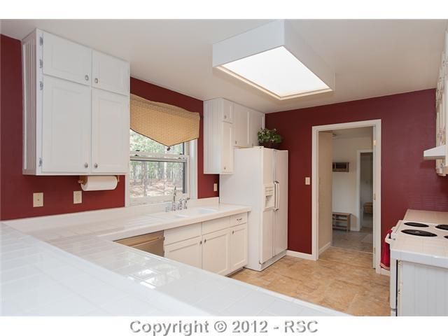 9555 Thoroughbred Ln, Colorado Springs, CO 80908
