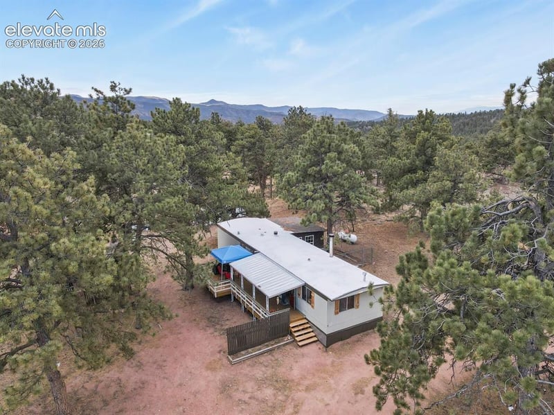 957 Arapahoe Dr, Florissant, CO 80816
