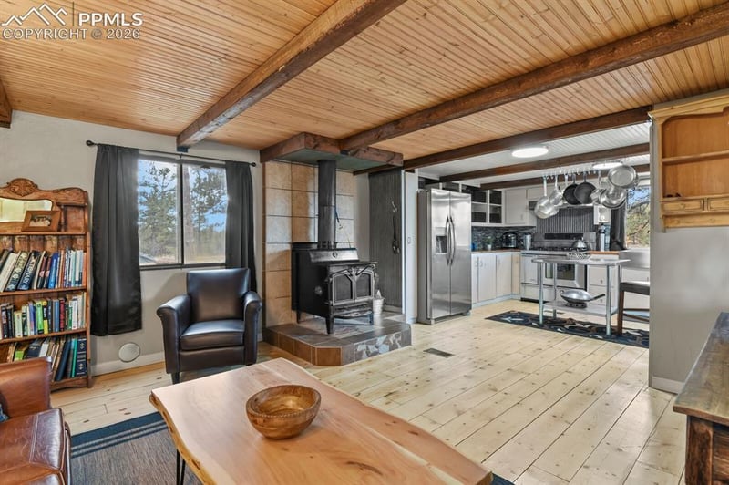 957 Arapahoe Dr, Florissant, CO 80816
