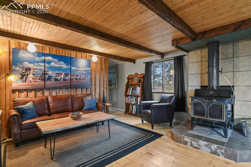 957 Arapahoe Dr, Florissant, CO 80816