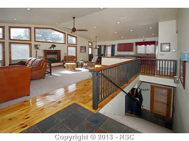 960 Pulpit Rock Ct, Colorado Springs, CO 80918