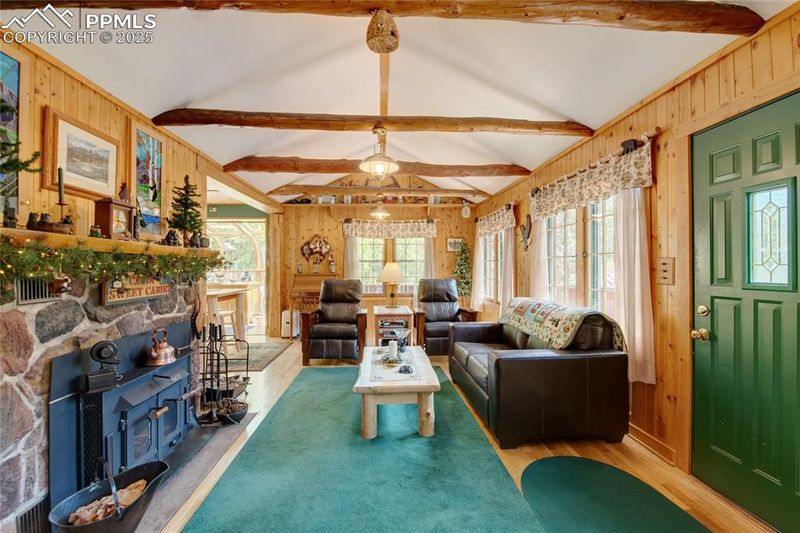 9615 Mountain Rd, Cascade, CO 80809
