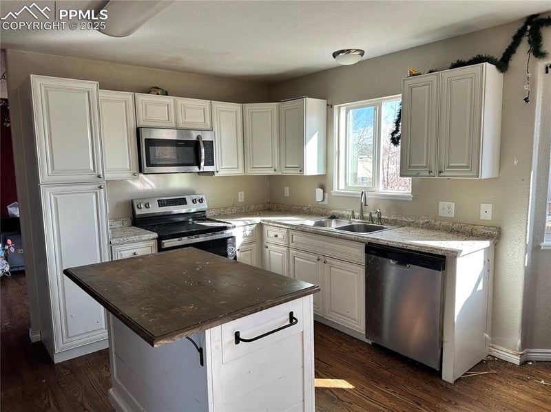 965 Ancestra Dr, Fountain, CO 80817