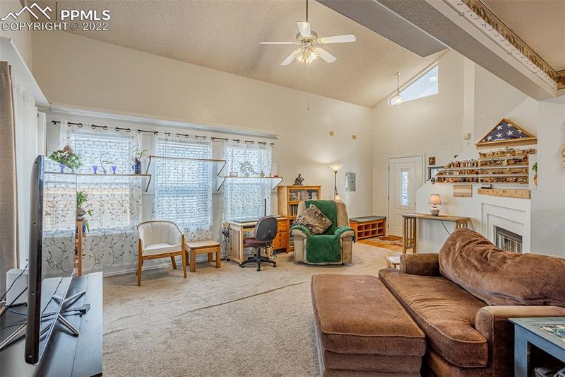 965 Square Dance Ln, Fountain, CO 80817