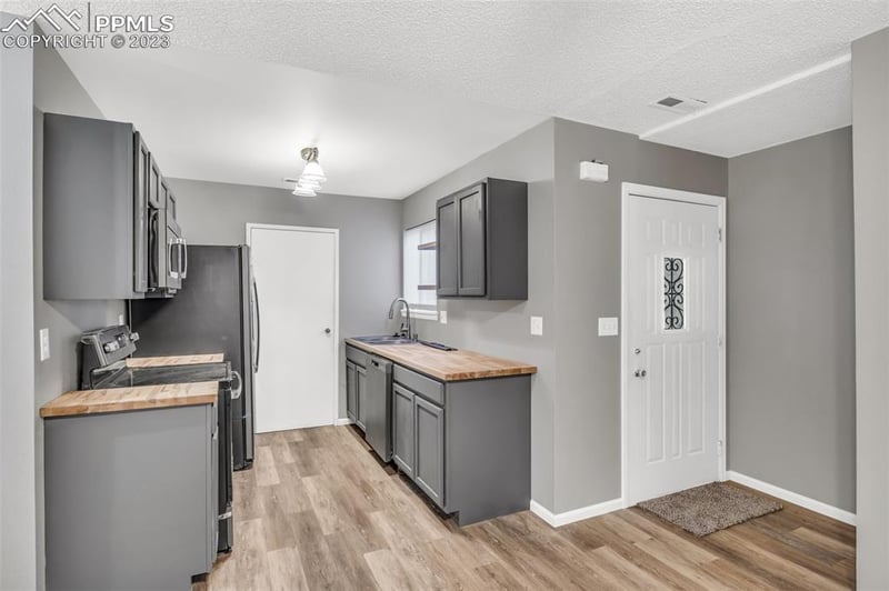 965 Tampico Ct, Colorado Springs, CO 80910