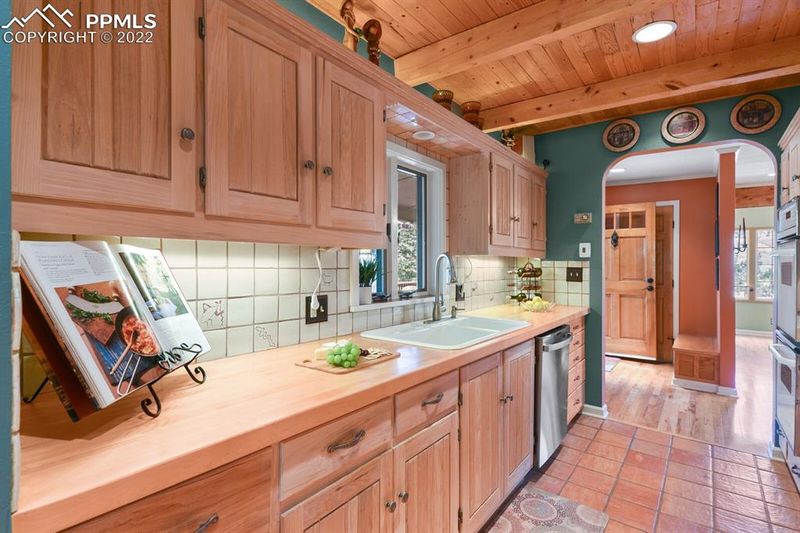 9695 Mountain Rd, Cascade, CO 80809