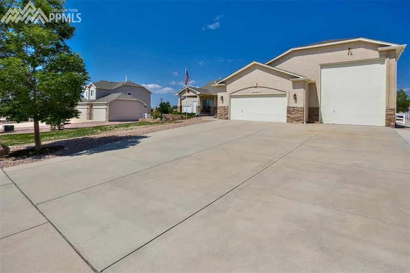 9696 Moorcroft Dr, Falcon, CO 80831