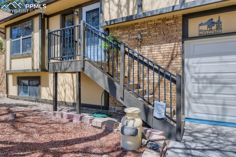 980 War Eagle Dr, Colorado Springs, CO 80919