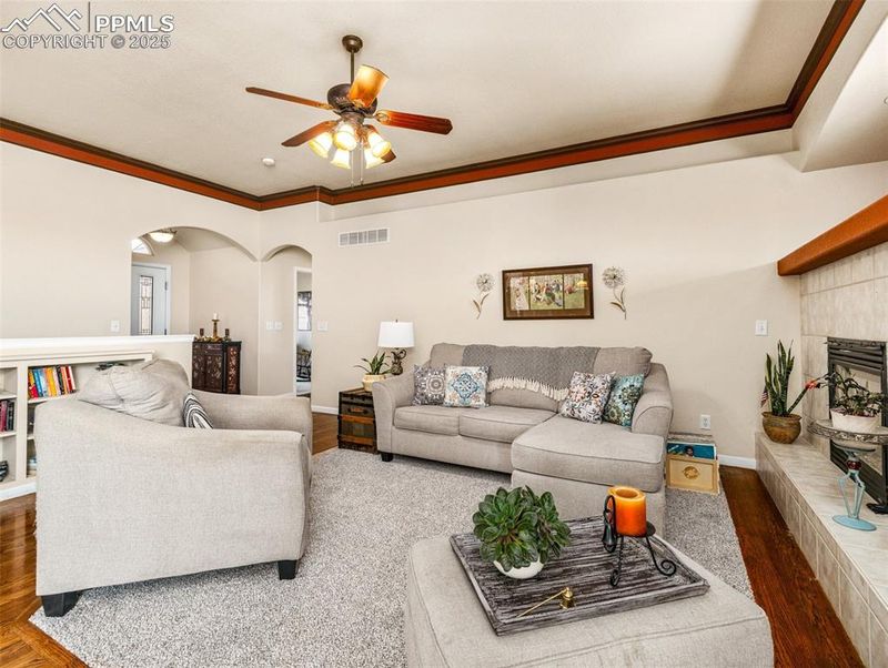 982 W Caliente Dr, Pueblo, CO 81007