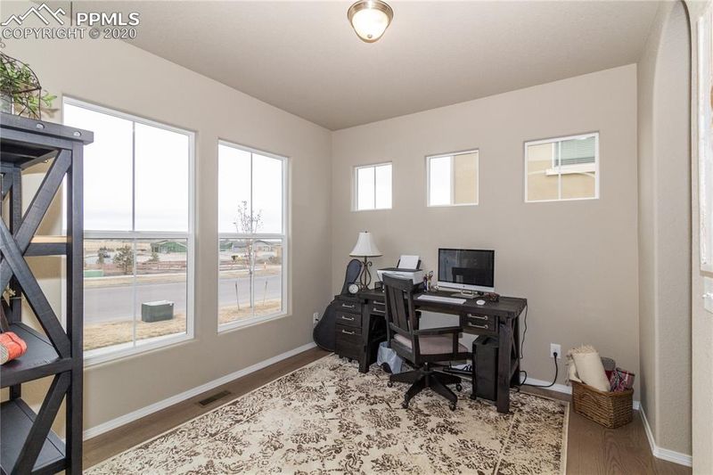 9846 Wolf Lake Dr, Colorado Springs, CO 80924