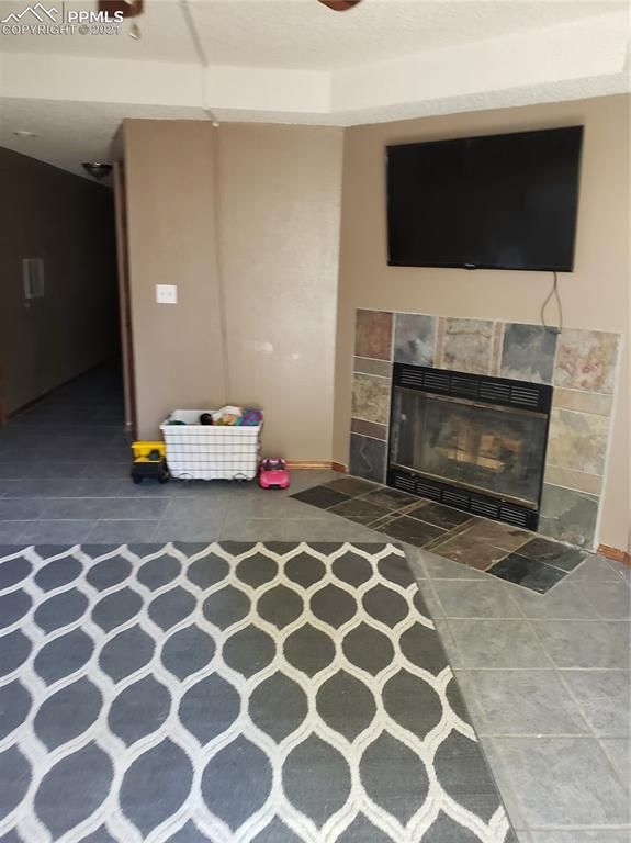 985 Square Dance Ln, Fountain, CO 80817