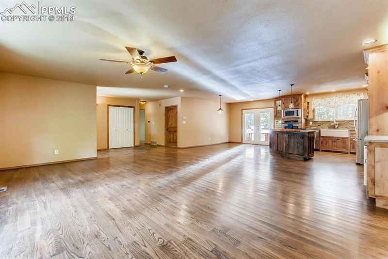 9860 Fountain Rd, Cascade, CO 80809