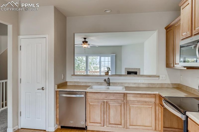 989 Burning Bush Point, Monument, CO 80132