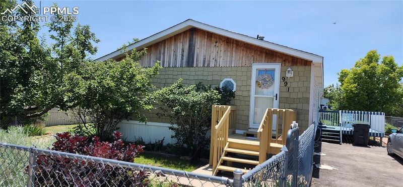 991 S Dawnview Dr, Pueblo, CO 81007