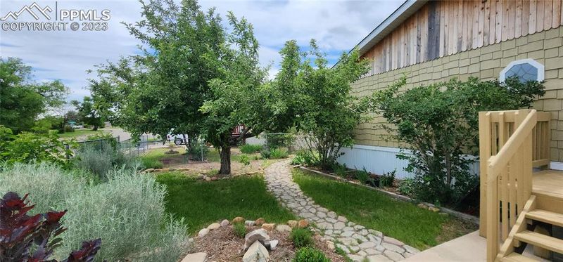 991 S Dawnview Dr, Pueblo, CO 81007